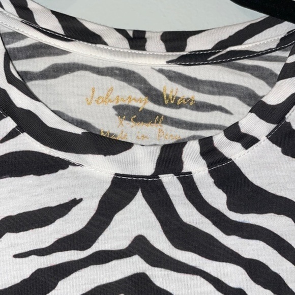 Johnny Was size XS printed tee shirt - Picture 3 of 4